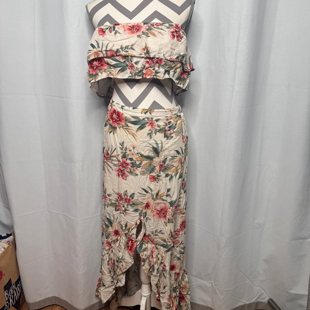 AE Ruffled Hawaiian Tube Top‎ and Hi-Low Maxi Skirt - Picture 2 of 10